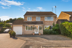 Gauntlets Close Bloxham